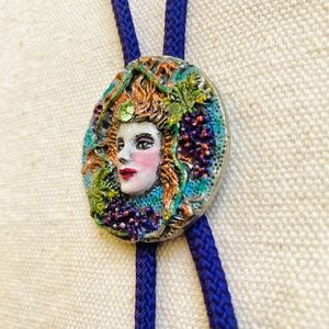 Vintage Signed Wanda Scruby Pewter Goddess Woman Face Bolo Necklace 17.5”